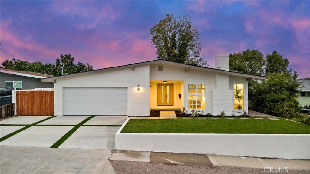 2055 Avenida Aprenda