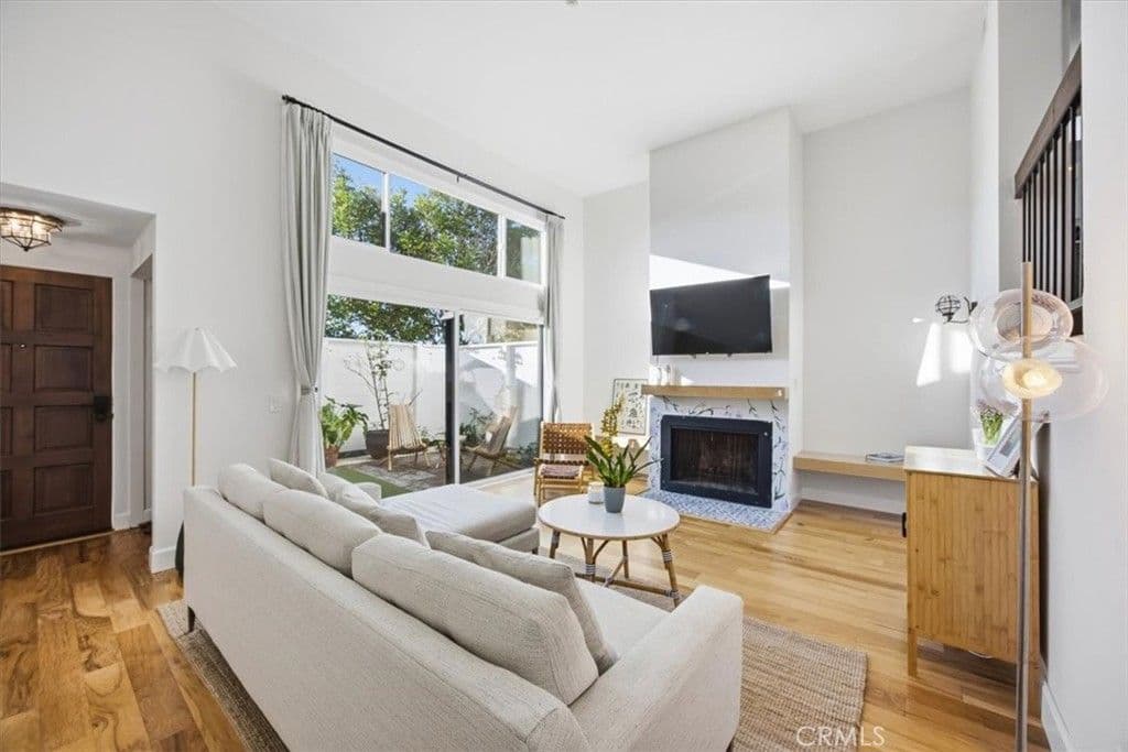 1911 Rockefeller Ln Unit E