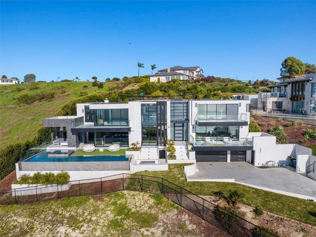 2935 Vista Del Mar
